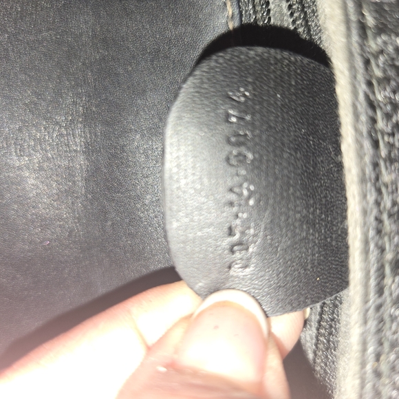 Elegant Black Vintage Gucci Shoulder Bag - Picture 9 of 14